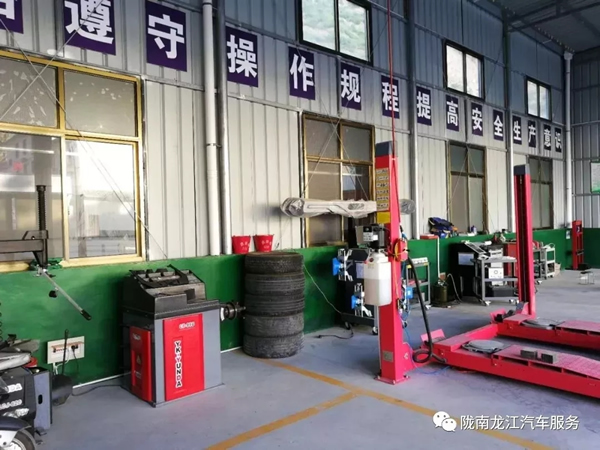 金錘鈑金，銀槍噴漆！龍江汽修值得信賴！