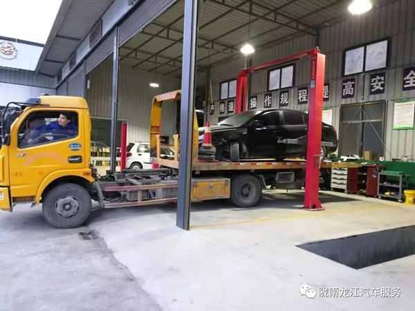 金錘鈑金，銀槍噴漆！龍江汽修值得信賴！